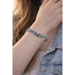 Színes bogyós karkötő, kék és zöld zsinórokkal