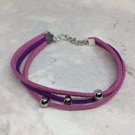 Színes, bogyós karkötő, rózsaszín és lila színben