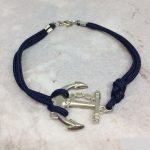 Horgonyos karkötő, sötétkék paracord zsinórral