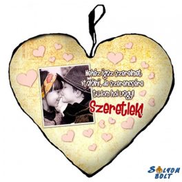 Szív alakú párna, nehéz igaz szerelmet...
