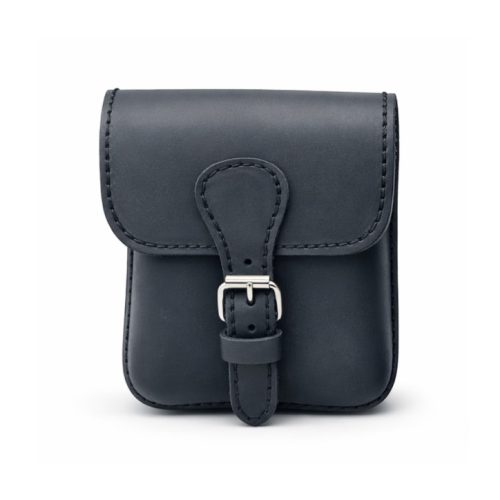 Fekete bőr övtáska, egyfakkos, csatos, kisebb, álló