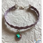 Karkötő fonott lila bőrből, csepp medállal