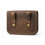 Barna bőr övtáska, egyfakkos, horgas csatos, kék kővel, fekvő