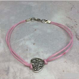 Zsinóros karkötő rózsaszínben, szív medállal