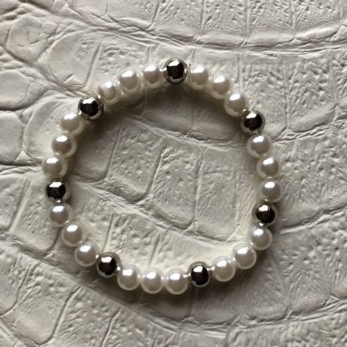 Ezüst csillanás gyöngyös karkötő