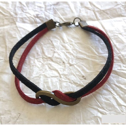 Karkötő bordó-fekete bőrcsíkokkal és végtelen medállal