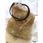 Karkötő bordó-fekete bőrcsíkokkal és végtelen medállal