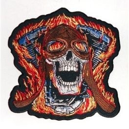   Lángoló V-blokk pilótasapkás koponyával hátfelvarró, nagyméretű