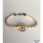 Steampunk stílusú karkötő fogaskerékkel, szegecses bőrszíjon