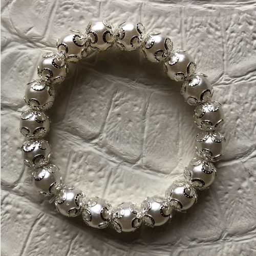 Tündöklő gyöngyvarázs karkötő